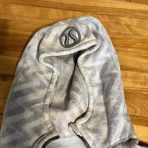 Grey pattern scuba zip up - Picture 2 of 3